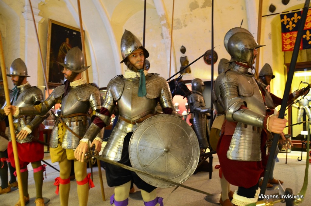 Armaria e algumas de suas armaduras completas, Palácio dos Grandes Mestres, Valetta, Malta