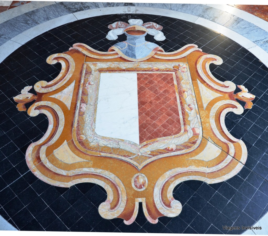 Piso com um dos símbolos dos cavaleiros, Palácio dos Grandes Mestres, Valeta, Malta