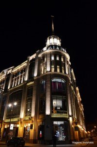Edf. singer à noite, av. Nevskiy Prospekt, São Petesburgo, Russia