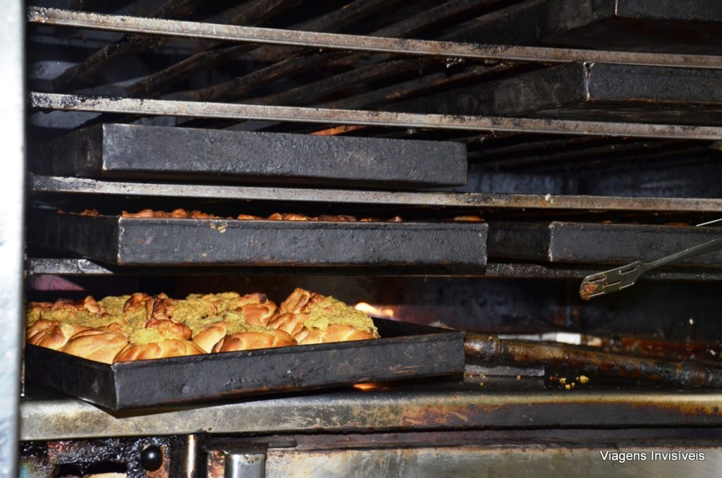 Vendo os Pastizzi de ervilha saindo do forno Rabat, Malta
