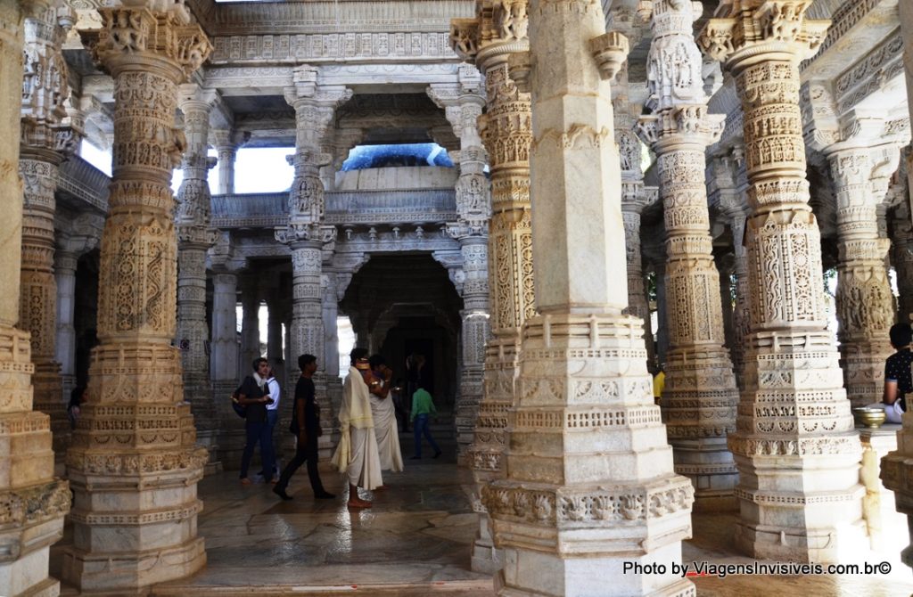 1444 pilares dos templos de Ranakpur, Índia