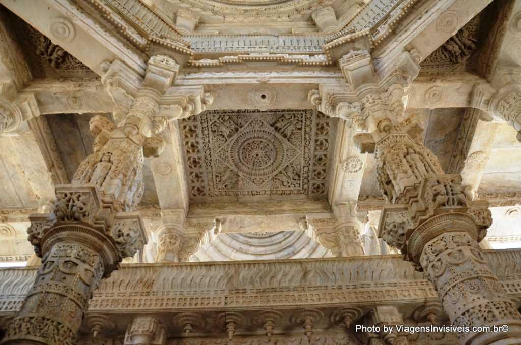 Detalhes do teto, templos de Ranakpur, Índia