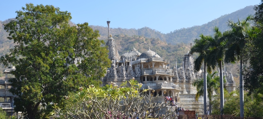 Vista do templo principal de Ranakpur, Índia