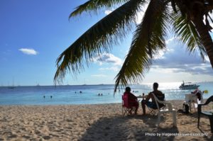 Curtindo uma praia pública, Bayahibe, República Dominicana