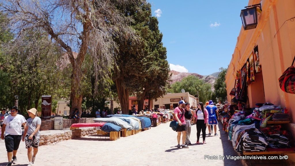 Praça principal de Purmamarca, com wifi gratis Jujuy, Argentina