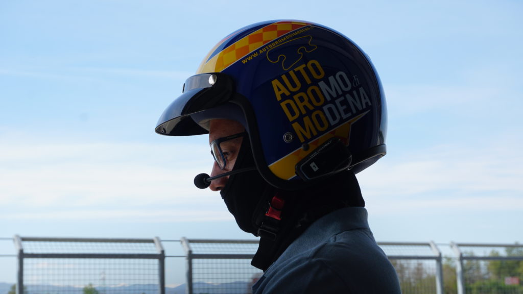 Preparado para o combate, Autódromo de Modena, Itália