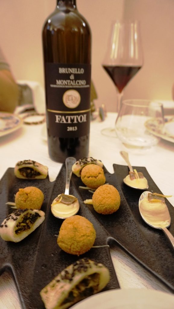 Entradinhas da casa Enoteca Del Duca, Volterra