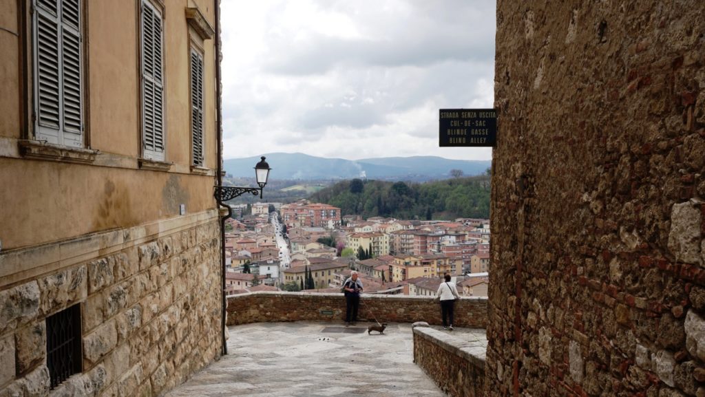 Os únicos turistas que encontramos em Cole Val D'Elsa, Itália
