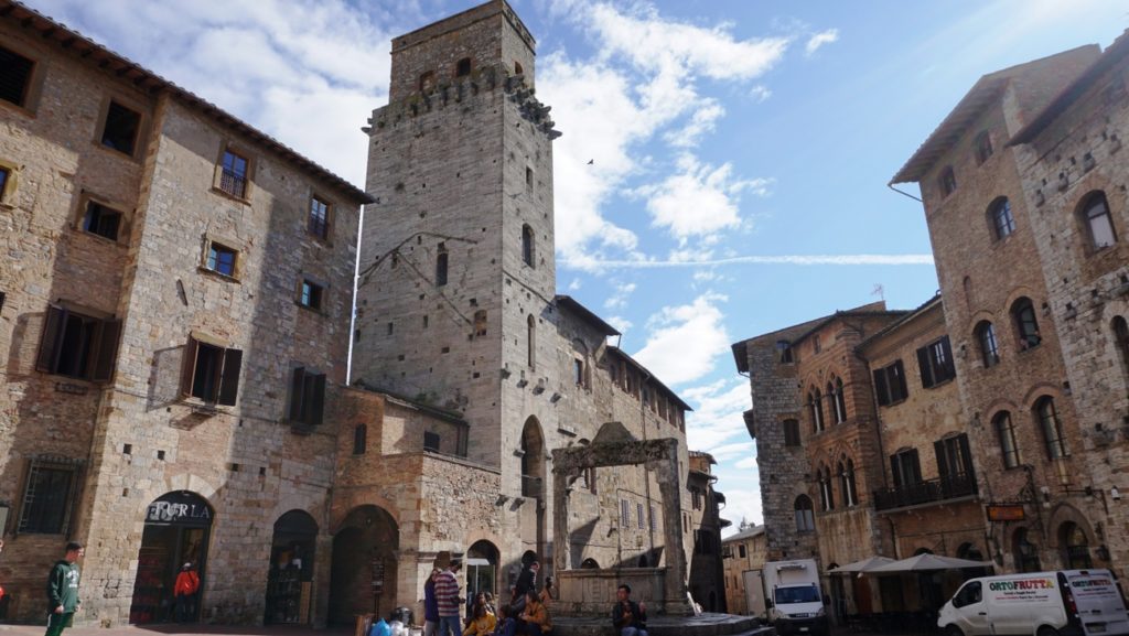 Praça principal de San Gimignano, Itália