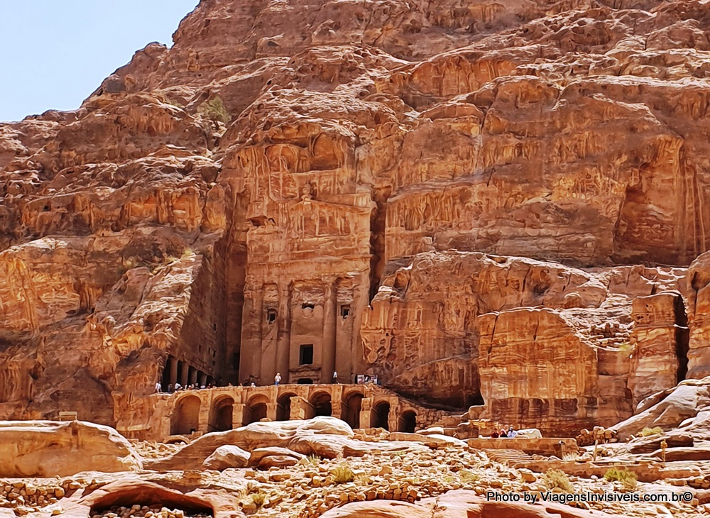 Os relevos das ruínas de Petra, Jordânia