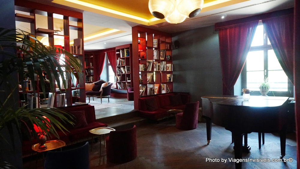 Decoração excêntrica do piano bar do Hotel 25hs, Munique